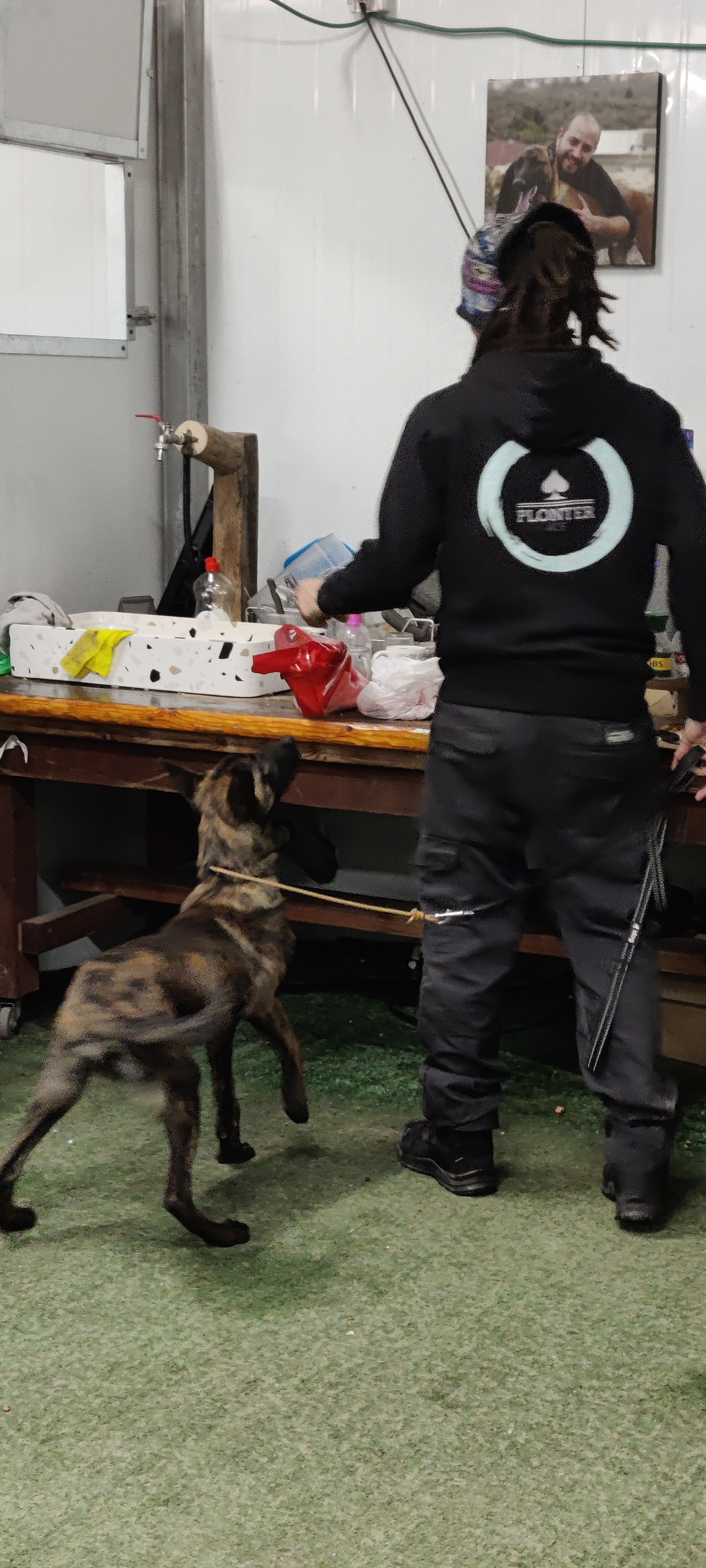 אסף במהלך הדרכה – תרגול קשב ותקשורת